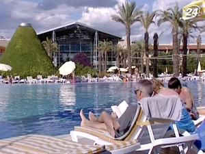 Українських туристів виселяють з готелів Хорватії та Чорногорії Українських туристів виселяють з готелів Хорватії та Чорногорії