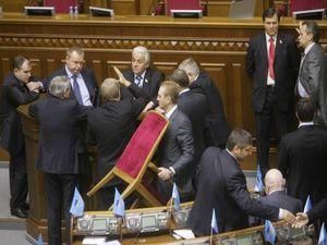 Ранкове засідання Верховної Ради не відкривають через блокаду БЮТу Ранкове засідання Верховної Ради не відкривають через блокаду БЮТу