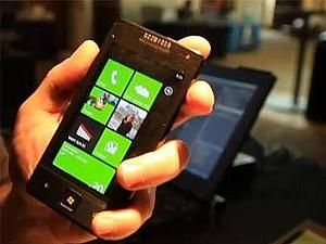 Співробітник Microsoft продемонстрував смартфон з Windows Phone 7 (ВІДЕО)