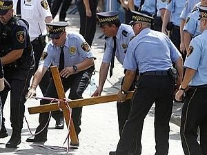 Родичі жертв авіакатастрофи під Смоленськом пропонують перенести хрест в Росію Родичі жертв авіакатастрофи під Смоленськом пропонують перенести хрест в Росію