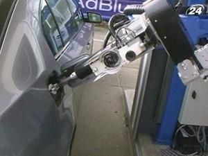 Кожна крапля пального, яка падає на землю під час заправки автомобіля, шкодить екології Кожна крапля пального, яка падає на землю під час заправки автомобіля, шкодить екології