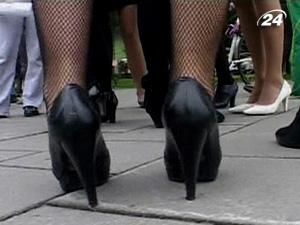 У Литві пройшли змагання з бігу на підборах У Литві пройшли змагання з бігу на підборах