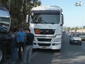 У Греції водії вантажівок та автоцистерн проводять масовий страйк У Греції водії вантажівок та автоцистерн проводять масовий страйк