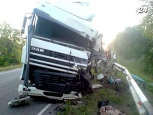 На Харківщині внаслідок ДТП загинуло шестеро осіб На Харківщині внаслідок ДТП загинуло шестеро осіб