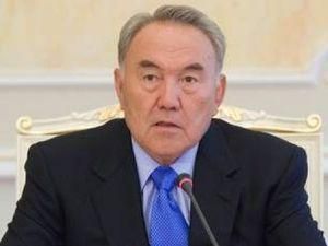 Янукович з почестями зустрів казахського колегу Назарбаєва у Києві Янукович з почестями зустрів казахського колегу Назарбаєва у Києві