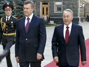 Президент Казахстану Нурсултан Назарбаєв прибув до України Президент Казахстану Нурсултан Назарбаєв прибув до України