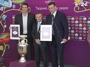 Брати Клички стали офіційними друзями ЄВРО-2012 Брати Клички стали офіційними друзями ЄВРО-2012