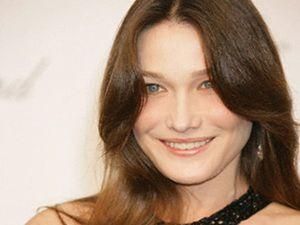 У Франції вийшла скандальна біографія Карли Бруні, в друку готується ще одна У Франції вийшла скандальна біографія Карли Бруні, в друку готується ще одна