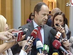 Азаров заборонив міністрам коментувати вибори Азаров заборонив міністрам коментувати вибори