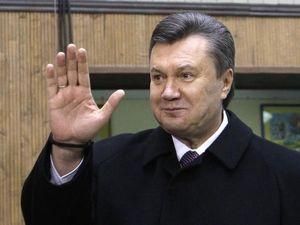 Азаров закликав дітей брати приклад із Януковича Азаров закликав дітей брати приклад із Януковича