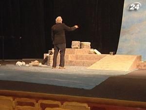 "Високий блондин" вперше виступив у Києві "Високий блондин" вперше виступив у Києві