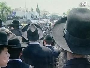 В Ізраїлі заарештували 400 хасидів, які повернулися з України В Ізраїлі заарештували 400 хасидів, які повернулися з України