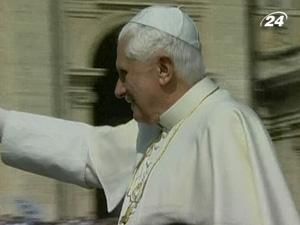 Папа Римський Бенедикт XVI прибув до Великої Британії Папа Римський Бенедикт XVI прибув до Великої Британії