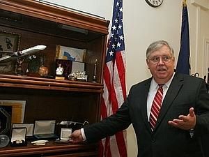 США передала українські міліції обладнання на 300000 доларів США передала українські міліції обладнання на 300000 доларів