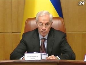 Азаров вважає попит на єврооблігації рекордним та успішним Азаров вважає попит на єврооблігації рекордним та успішним