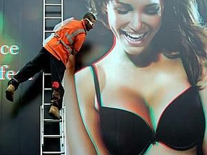 У Великобританії бюстгальтери рекламують за допомогою 3D-технології У Великобританії бюстгальтери рекламують за допомогою 3D-технології