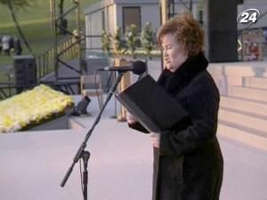 Сюзан Бойл вшанувала своїм божественним співом Папу Римського Сюзан Бойл вшанувала своїм божественним співом Папу Римського