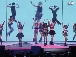 Благодійна вечірка зібрала музикантів, дизайнерів та кінозірок Благодійна вечірка зібрала музикантів, дизайнерів та кінозірок