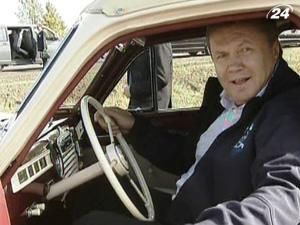 Віктор Янукович і Дмитро Мєдвєдєв взяли участь в автопробігу Віктор Янукович і Дмитро Мєдвєдєв взяли участь в автопробігу