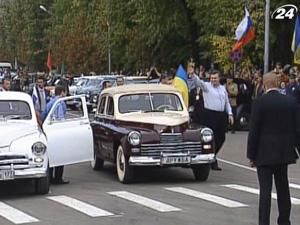 Янукович і Медведєв взяли участь у міжнародному автопробігу