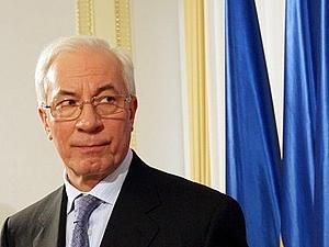 Азаров попросив ЗМІ не втручатись у справи його родини Азаров попросив ЗМІ не втручатись у справи його родини