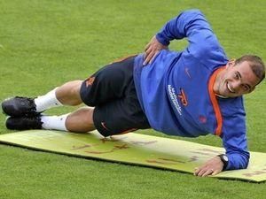 Снейдер не допоможе "Інтеру" у грі з "Палермо" Снейдер не допоможе "Інтеру" у грі з "Палермо"