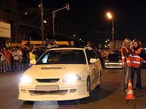 Москва: стрітрейсер врізався у натовп — одна людина загимнула, ще шестеро постраждали Москва: стрітрейсер врізався у натовп — одна людина загимнула, ще шестеро постраждали