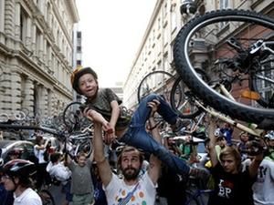 Брюссель: у місті проводиться День без автомобіля Брюссель: у місті проводиться День без автомобіля