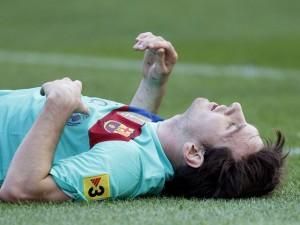 Мессі отримав травму в матчі проти "Атлетіко" Мессі отримав травму в матчі проти "Атлетіко"