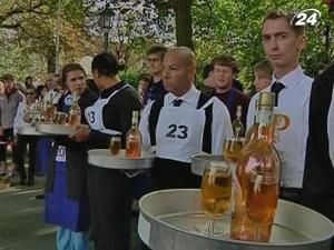 У Брюсселі відбувся щорічний забіг офіціантів У Брюсселі відбувся щорічний забіг офіціантів