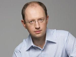 Яценюк: російська мова - останній козир Партії регіонів Яценюк: російська мова - останній козир Партії регіонів