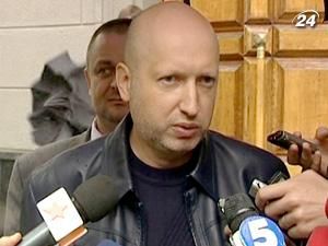 Турчинов: слідчі ставили ті ж питання, що і на минулому допиті Турчинов: слідчі ставили ті ж питання, що і на минулому допиті