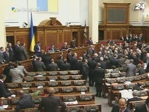 У парламенті склали присягу чотири судді Конституційного суду У парламенті склали присягу чотири судді Конституційного суду