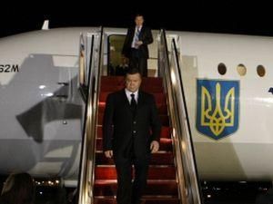 Віктор Янукович зараз летить у США Віктор Янукович зараз летить у США