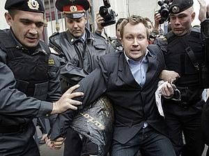 Москва: міліція затримала геїв, які хотіло привітати Лужкова з Днем народження Москва: міліція затримала геїв, які хотіло привітати Лужкова з Днем народження