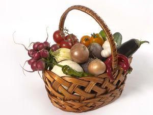 БЮТівці принесли на засідання Ради кошик з овочами БЮТівці принесли на засідання Ради кошик з овочами