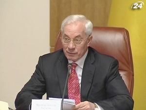 Азаров пообіцяв українцям солодке життя