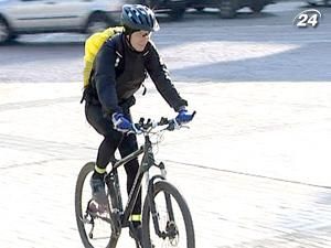 В Києві у швидкості змагалися автомобілісти, велосипедисти та пішоходи В Києві у швидкості змагалися автомобілісти, велосипедисти та пішоходи