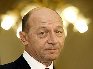 Президент Румунії особисто попросив Саркозі припинити висилати циганів з Франції Президент Румунії особисто попросив Саркозі припинити висилати циганів з Франції