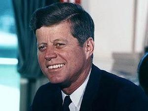 Племінник Кеннеді вимагає у республіканців прибрати його дядька з реклами Племінник Кеннеді вимагає у республіканців прибрати його дядька з реклами