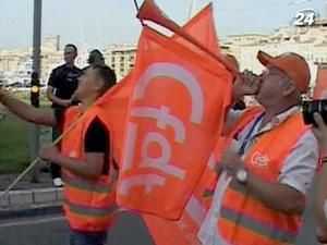 У Франції тривають національні страйки проти пенсійної реформи У Франції тривають національні страйки проти пенсійної реформи