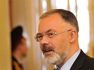 Табачник: хто вважає російську мову в ЗНО політикою, нехай звернеться до психотерапевта Табачник: хто вважає російську мову в ЗНО політикою, нехай звернеться до психотерапевта