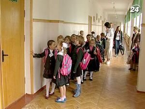 Питання щомісячних грошових зборів у школах досі відкрите Питання щомісячних грошових зборів у школах досі відкрите