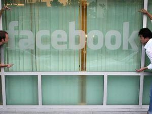 Facebook працює над смартфонами