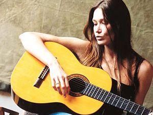 Карлу Бруні попросили не співати заради рейтингів чоловіка Карлу Бруні попросили не співати заради рейтингів чоловіка