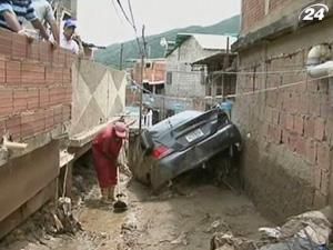 Венесуела потерпає від злив та зсувів ґрунту Венесуела потерпає від злив та зсувів ґрунту