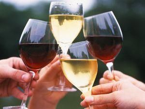 Twitter починає онлайн-продаж вина заради дітей Twitter починає онлайн-продаж вина заради дітей