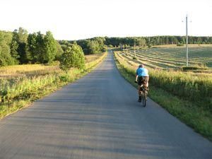 Запоріжжя: "Chevrolet Aveo" збив двох велосипедистів Запоріжжя: "Chevrolet Aveo" збив двох велосипедистів