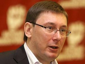 Луценко вимагає від Януковича розібратися із побиттям організаторів патріотичного фестивалю Луценко вимагає від Януковича розібратися із побиттям організаторів патріотичного фестивалю