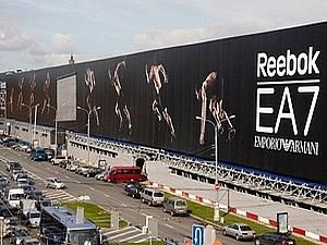 Emporio Armani і Reebok встановили найбільшу у світі рекламу